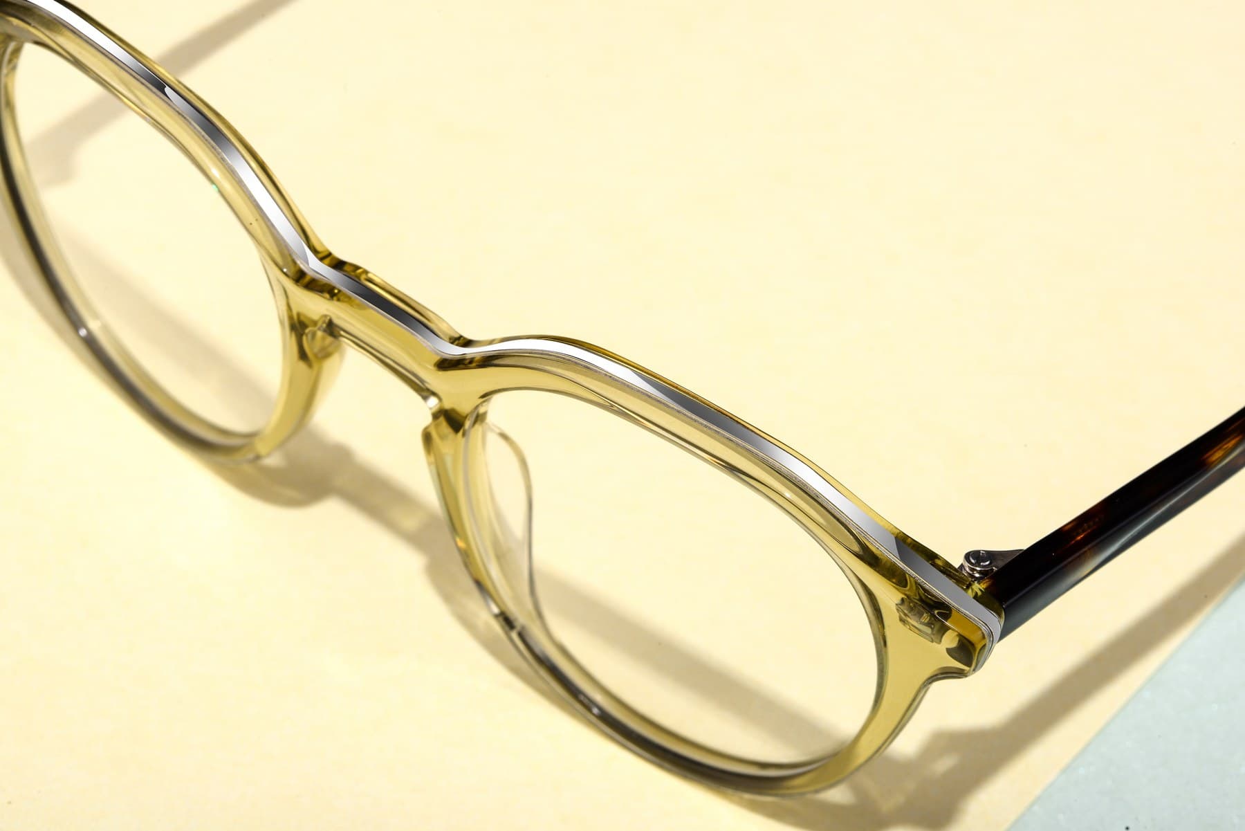 Combination — Acetate front. Titanium temple.